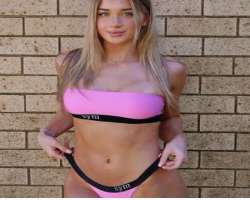 Besides being a social media influencer, she is also an entrepreneur and owns a swimwear line named Sym The Label.